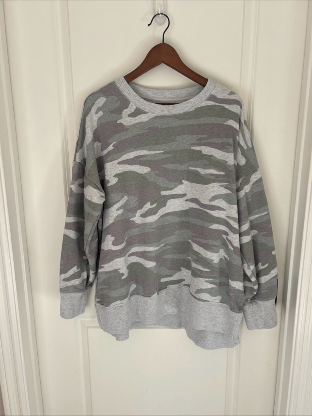 Aerie Oversized Gray Camo Side Slit Ribbed Loungewear Crew Sweatshirt Size L